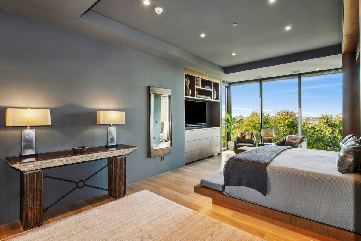 Why Your Next Getaway Needs a Smart Home Amenity Amazing Vacation Rental (And How to Pick the Right One)