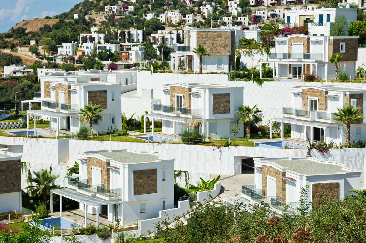 Why Your Next Getaway Needs Modern Vacation Home Rentals (Not Just Another Hotel)